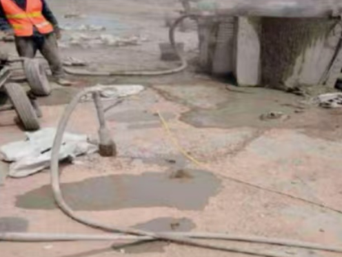 城阳水泥混凝土路面板底注浆技术 路面脱空注浆整治方案