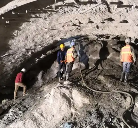 城阳拱顶带模注浆料的施工流程及注意事项